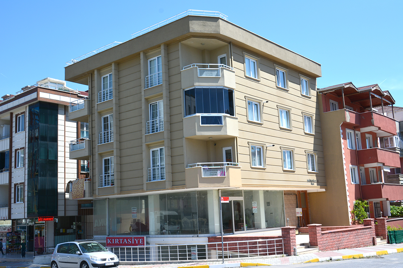Beylikdüzü Sağıroğlu Apt.(2)  6 Daire 3 Dükkan